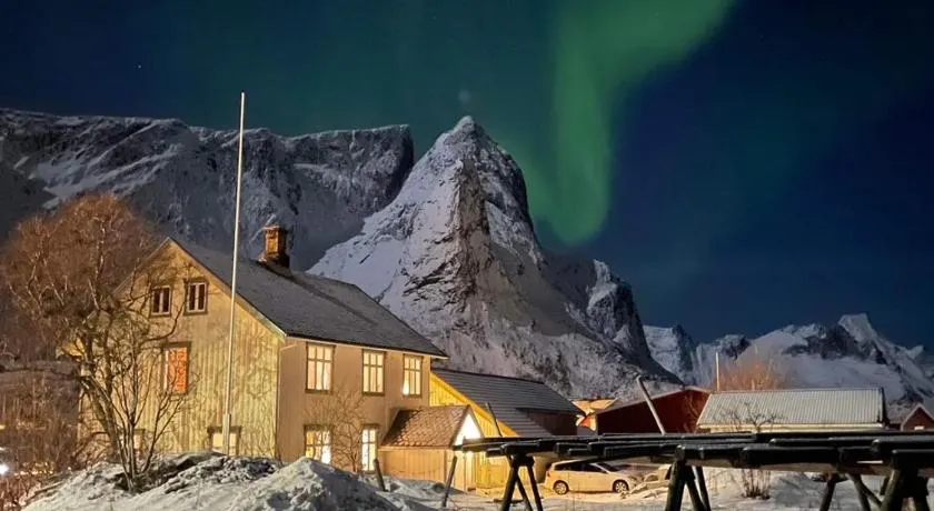 Det Gamle Hotellet Guesthouse - Image 1