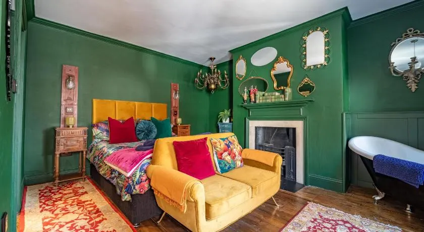 Mademoiselle's Boutique Holiday Accommodation - Image 1