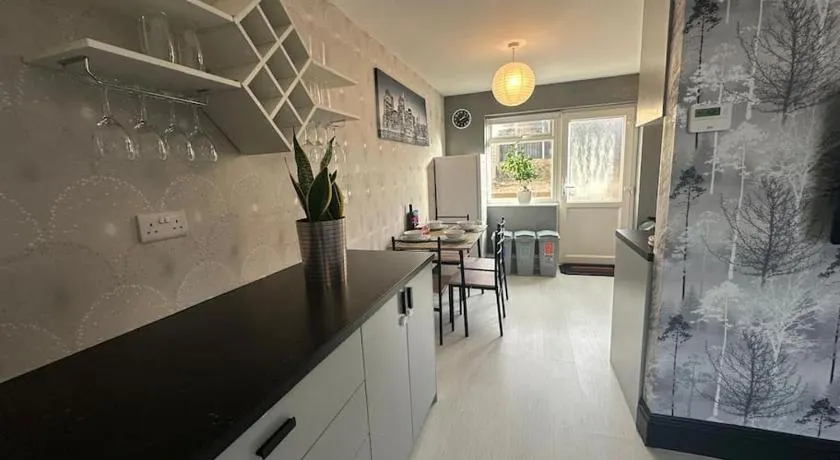 Indulgent Cozy 2 BR Home - Image 1