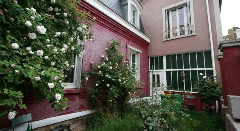 La Maison Rouge - Image 1