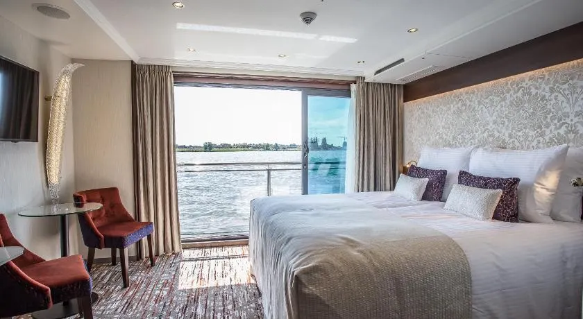 VIVA RIVERSIDE Altstadt Düsseldorf - Image 1