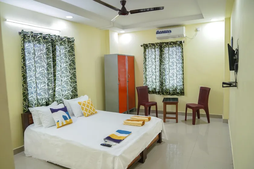 Hotel Yellow Bells - Image 1