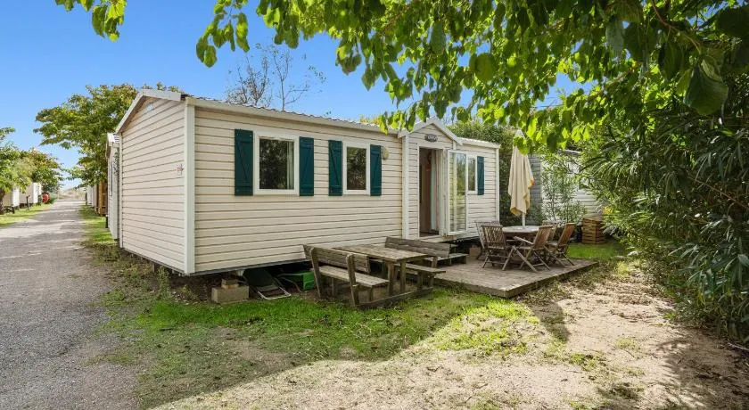 Bungalow convivial près de Sète avec piscine partagée - Image 1