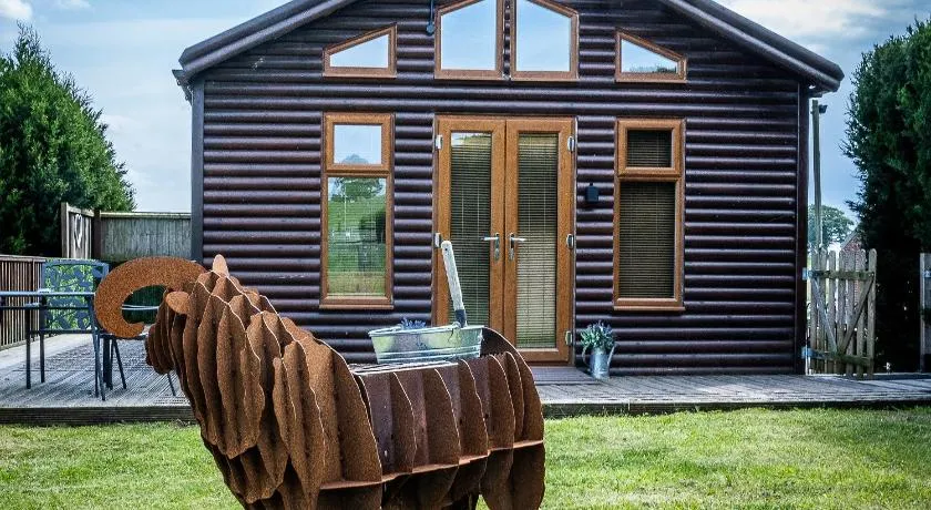 FAIRVIEW FARM Holiday Accommodation 14 Luxury Lodges, Cabins, Dog Friendly, Couples, Families, Hen Do, Brides, Bridesmaids, Wedding Guests, Retreat, Sleeps 2-70 in Ravenshead, Nottingham near Sherwood Forest, Games Rooms - Image 1