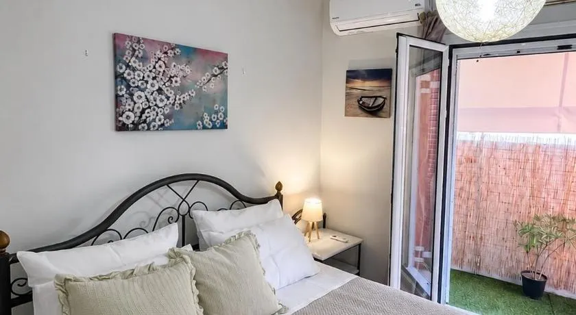 Navarino Guest House - Image 1