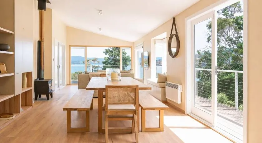 Gracey's Beach House - Dennes Point - Image 1