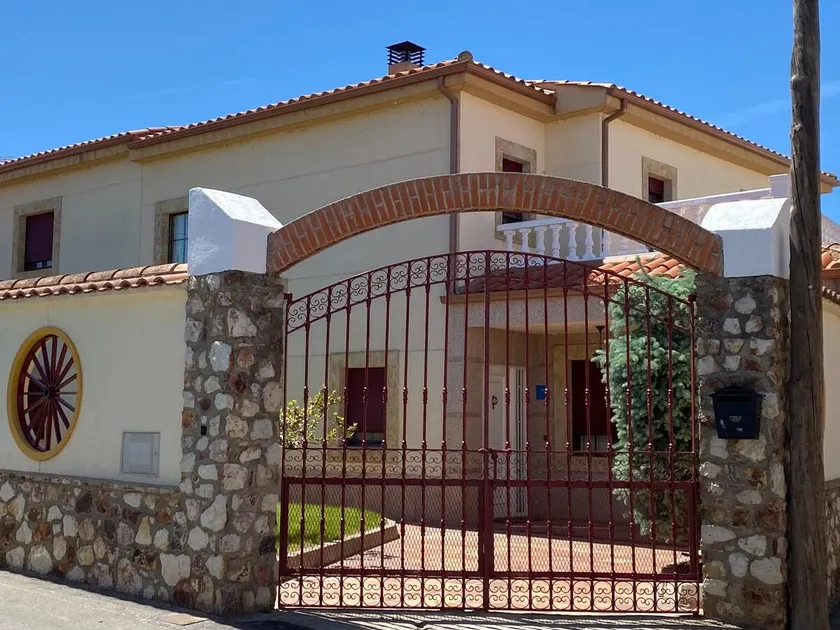 Casa Pedraza CON PISCINA PRIVADA - Image 1