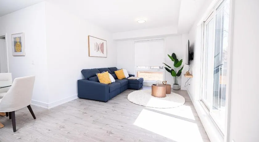 Entire luxury home 4 mins to falls Free parking - Image 1