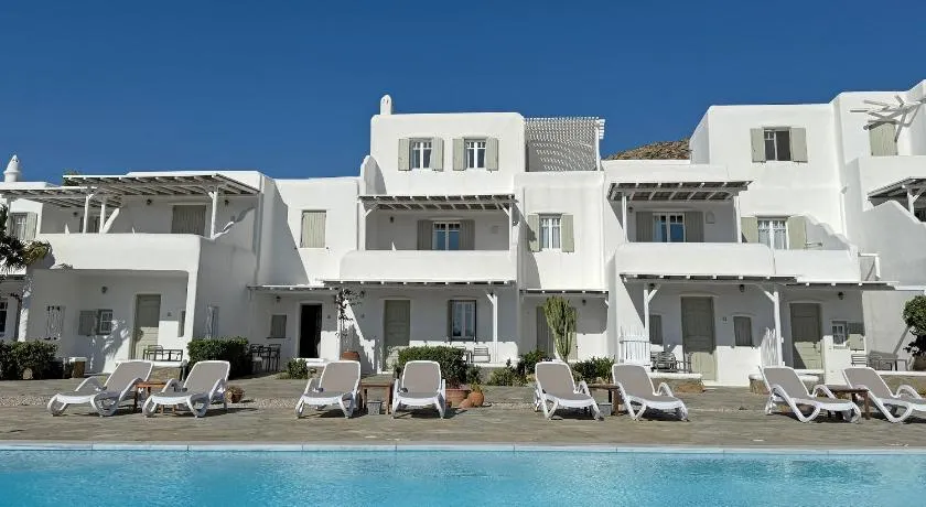 Yakinthos Suites - Image 1