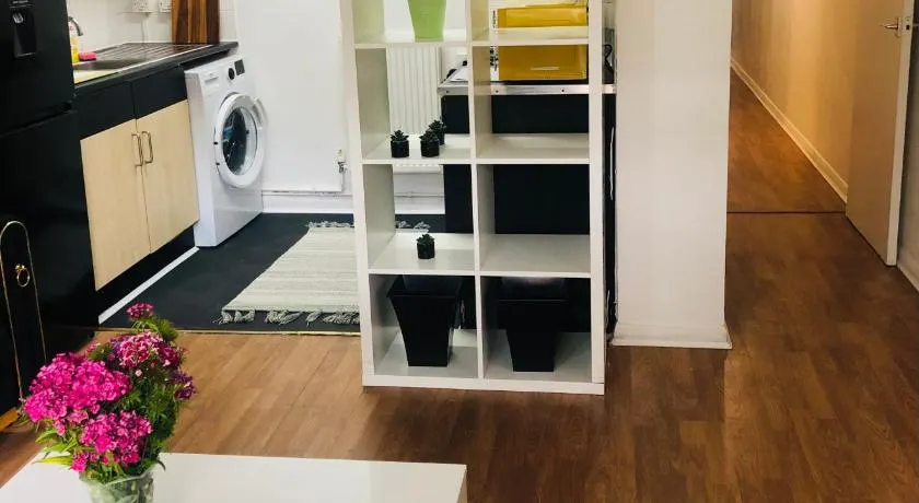 Little apartment 20 min from central London - Image 1