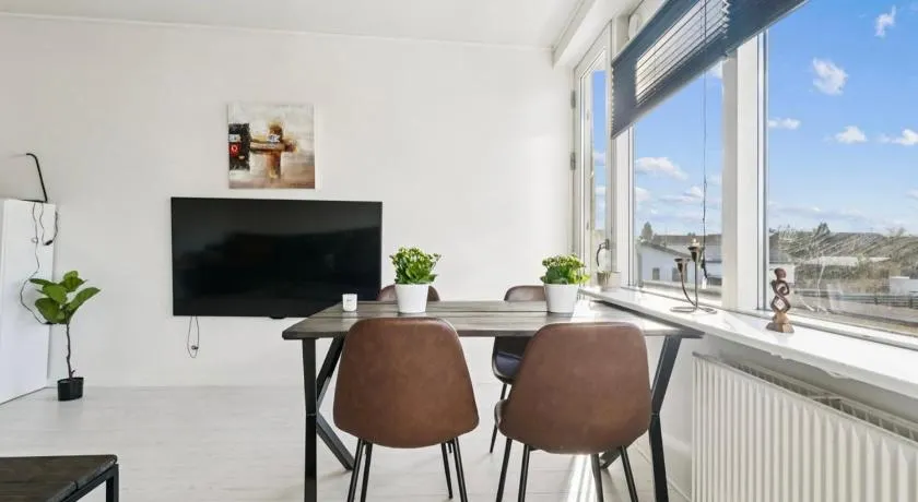 Stylish Scandinavian Apartment in a Peaceful Neighborhood - Image 1