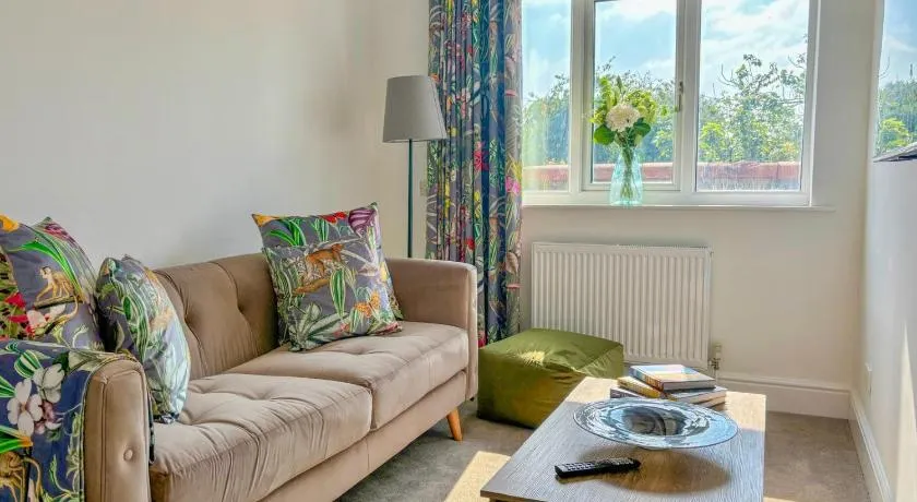 The Jefferson Arms Apartment - Image 1