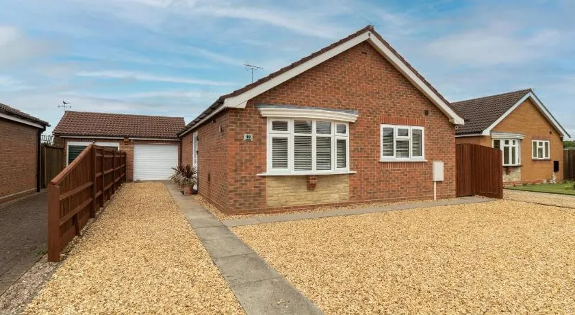 Cedar Drive, Holbeach - 1 to 4 - Self Catering - Image 1