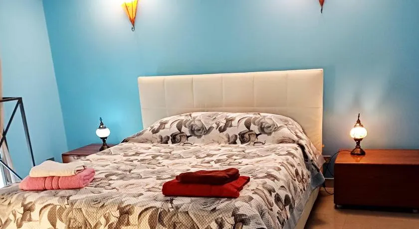 GoldenCube Guest House - Image 1