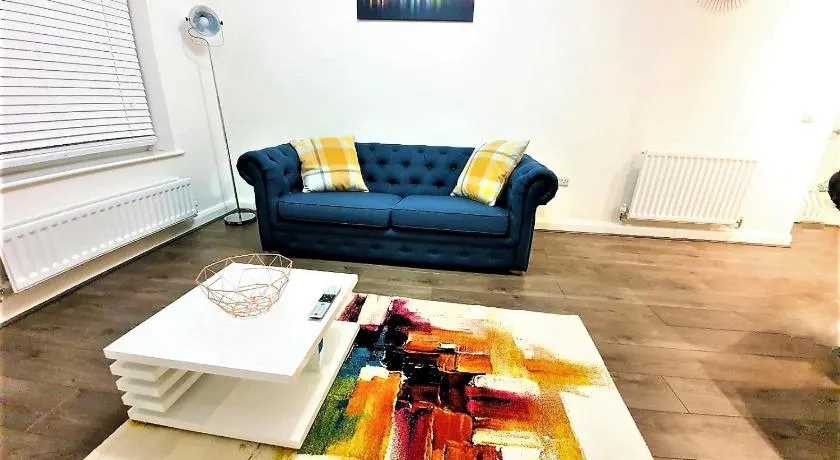 Manchester Holiday Apartment - Image 1