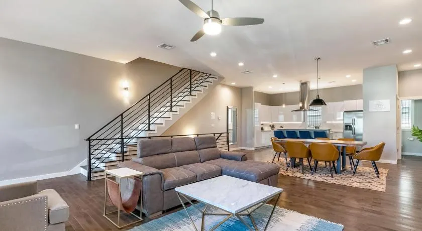 Fully-Furnished Townhouse with Luxury Amenities - Image 1