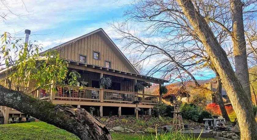 Bord de l'eau ~ Magnifique maison avec Deep Creek comme arrière-cour ~ Pure Delight! - Image 1