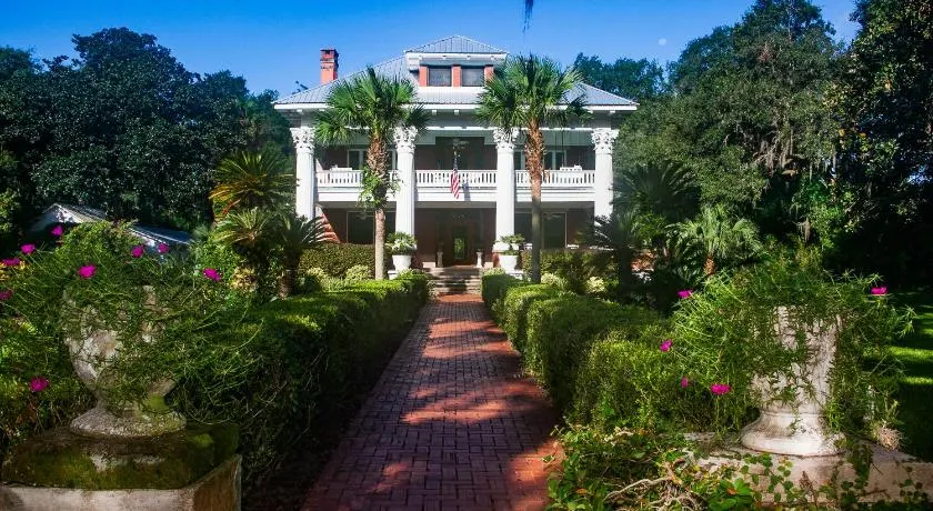 Herlong Mansion Bed & Breakfast - Image 1