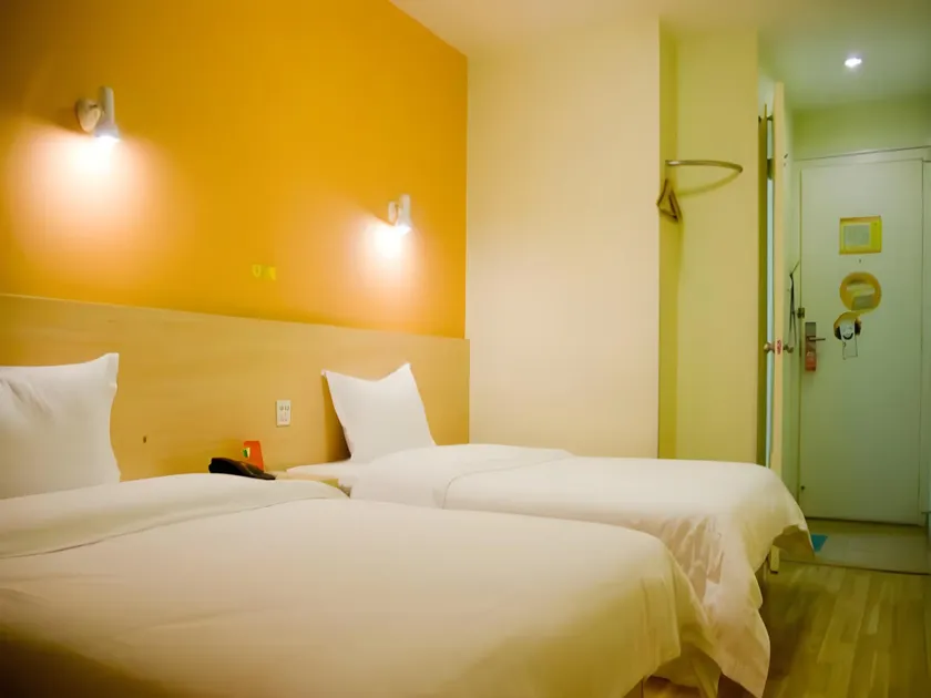 7 Days Inn Guangzhou South Station Chimelong Qifu Xincun - Image 1