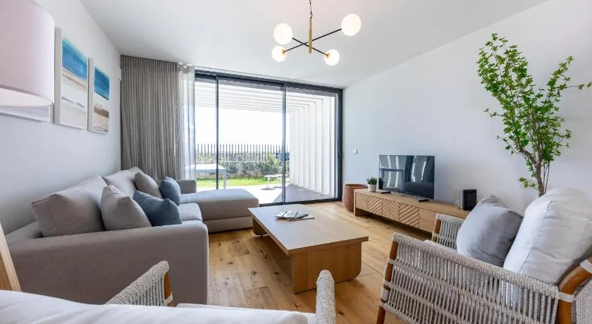 Ria View - Luxo a Beira Mar - Image 1