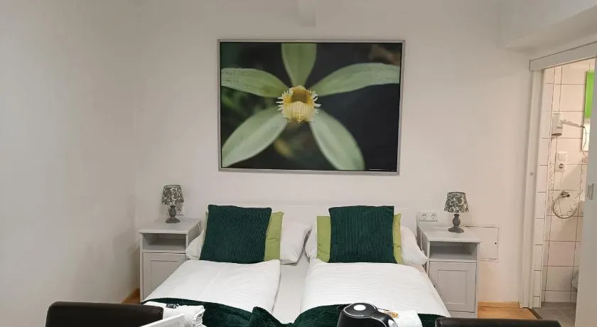 Cityhotel Junger Fuchs - Image 1