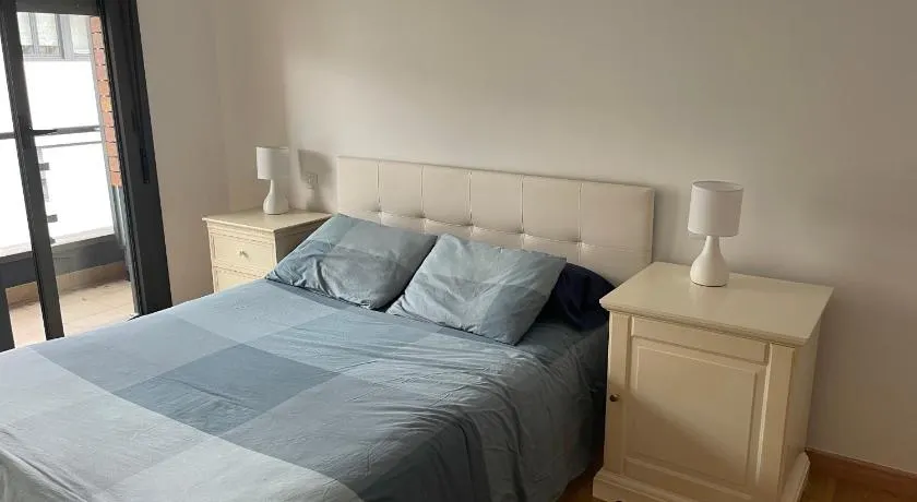 Apartamento con Piscina, Garaje y Terraza de 100m - Image 1