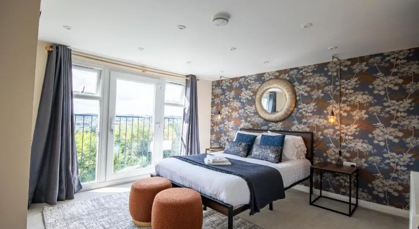 Great Views, Fast WiFi & Driveway Parking - Image 1
