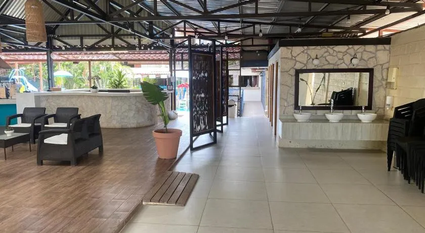 Hotel Oasis Beach Club - Image 1