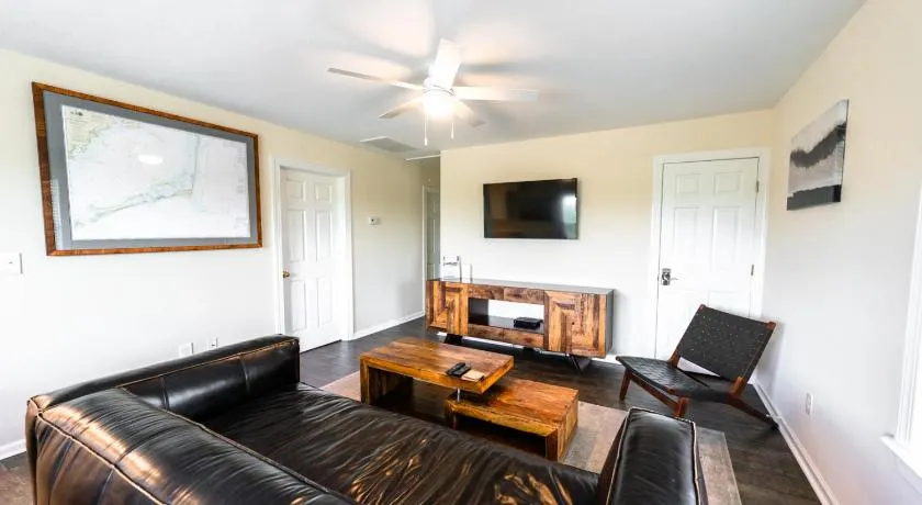Watermen's Cabana 2C - 3-Bed, 2-Bath Apartment - Walk To BEACH Access & PET Friendly! - Image 1