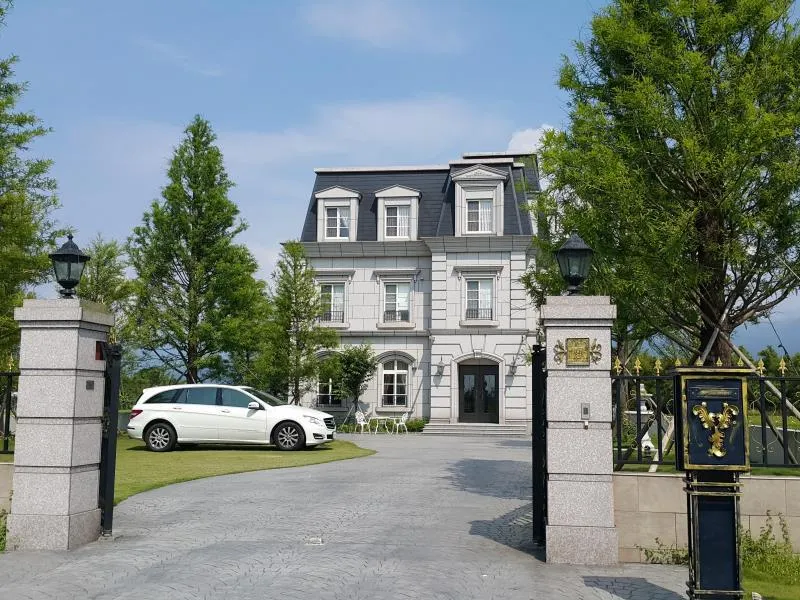 Haut-Rhin Villa - Image 1