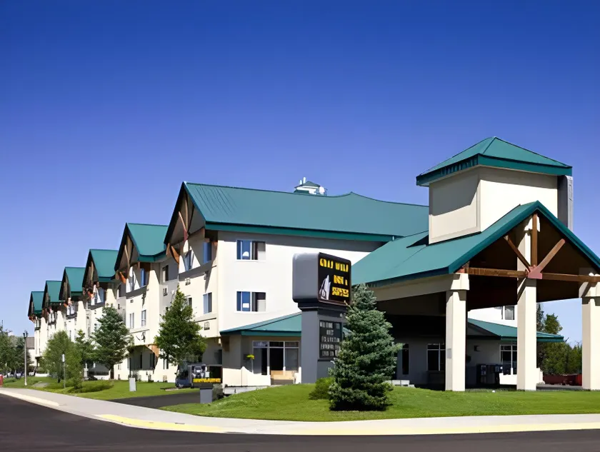 Gray Wolf Inn & Suites - Image 1
