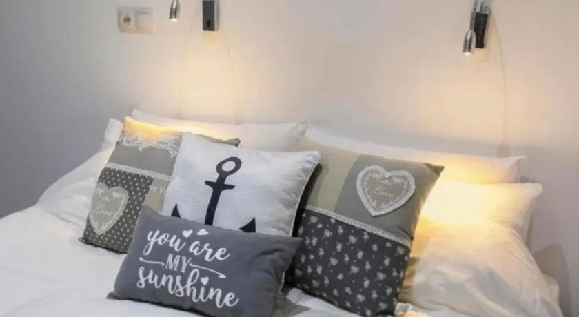 Adorable urban suites - Image 1