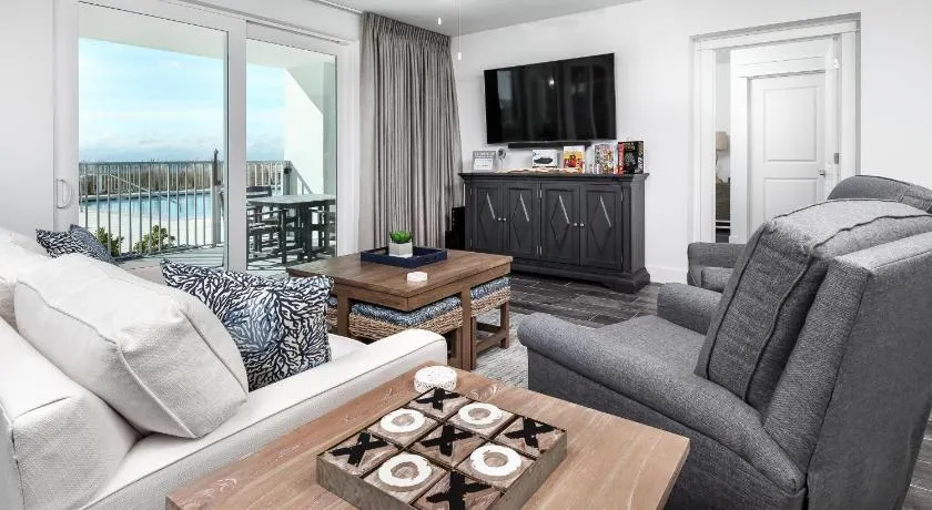 Luxurious first-floor condo with hot tub heated outdoor pool - near entertainment - Image 1