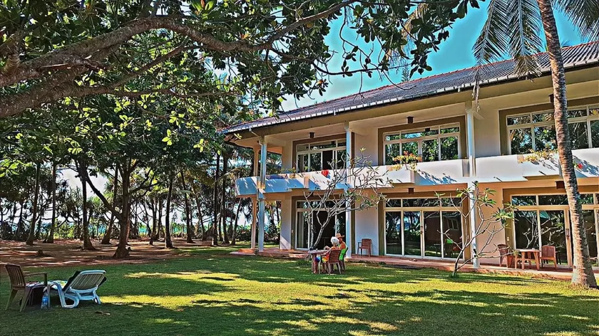 Raja Beach Hotel - Image 1