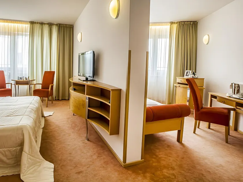 Hotel SET - Image 1