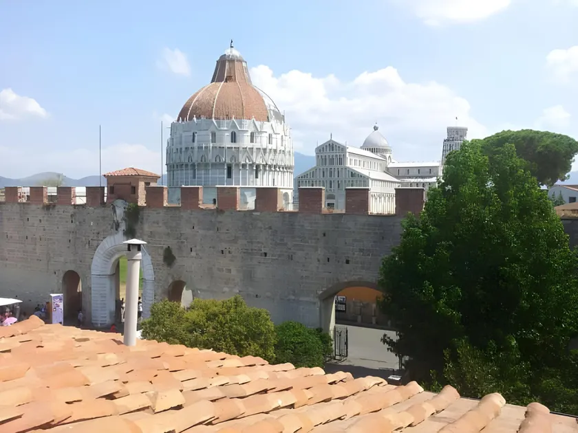 Hotel Pisa Tower - Image 1