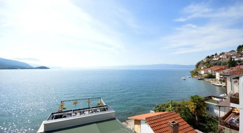 Topencarov Guest House - Image 1