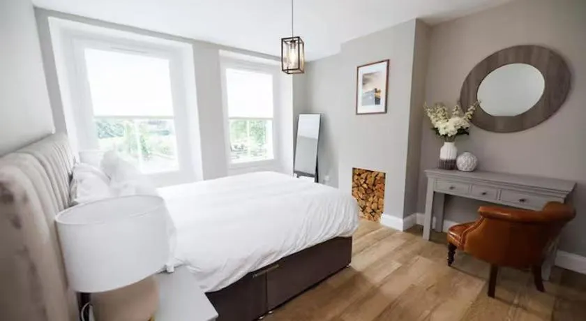 Stylish 3-Bed Apartment in the Heritage Quarter - Image 1