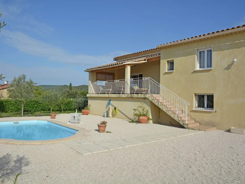 Villa tranquilla con vista sulla piscina - Image 1