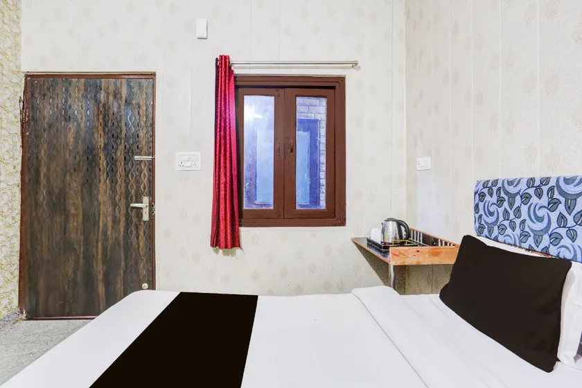 Hotel O Chahtikara Chowk Vrindavan formerly Laddu Gopal Guest House - Image 1