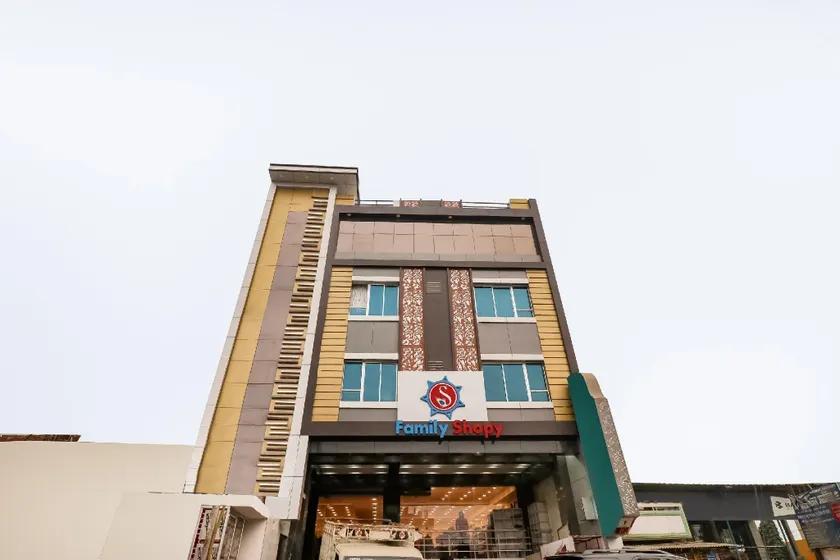 HOTEL O RADHIKA PALACE - Image 1