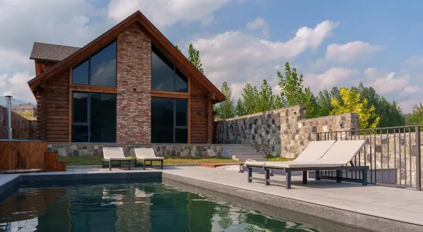 Heating pool villa with forest view, hot tube, cinema and PlayStation - Image 1