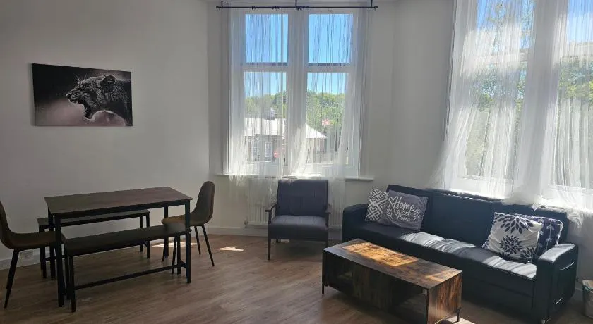 2 Bedroom Central Apartment From Travaal - Image 1