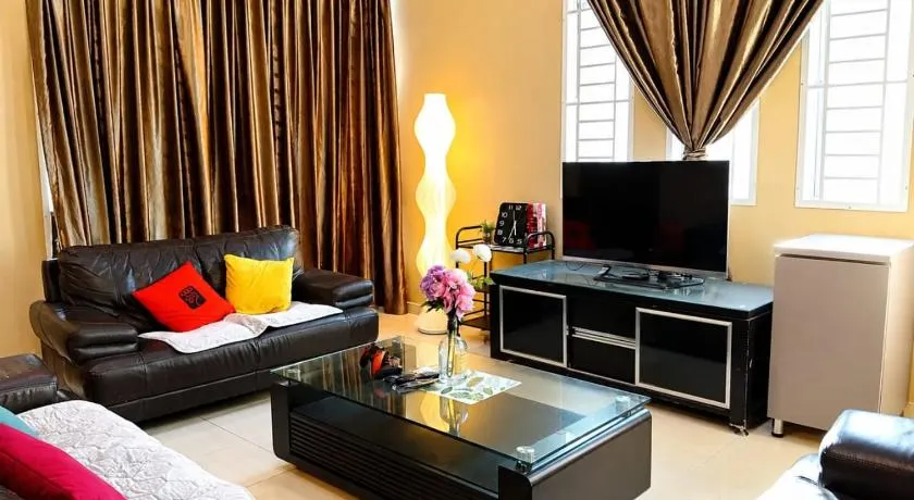 Family Retreat w Kid Pool, BBQ Games Sleeps 10pax Melaka - Image 1