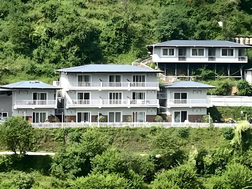 SL Manor Resort by Lawrence hotels Mussoorie - Image 1