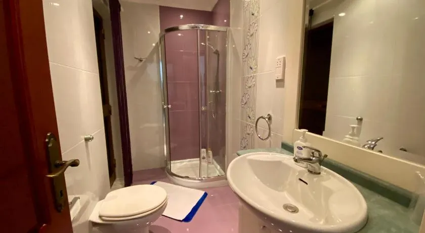 Spacious 4-Bedroom Apartment - Image 1