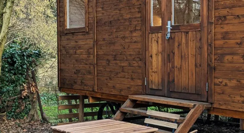 Roulotte avec terrasse à Montreuil - Image 1