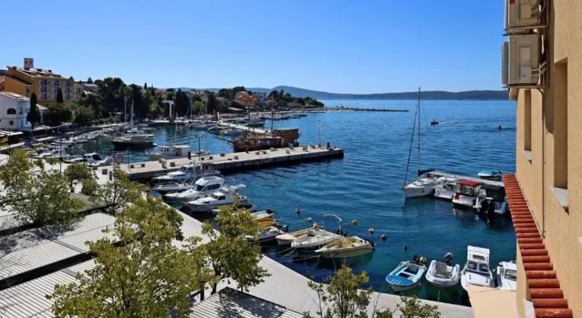 Apartments Goya Selce - near beach, parking, balcony with a view - Image 1