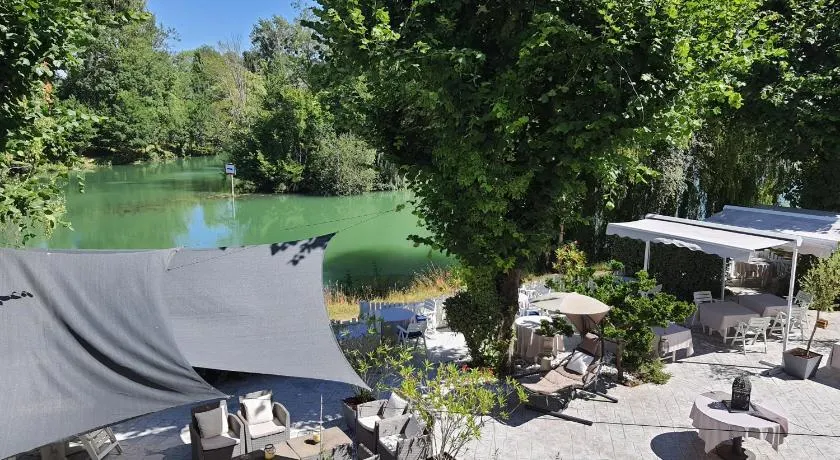 LOGIS - Hôtel & Restaurant Le Gonfalon - Image 1