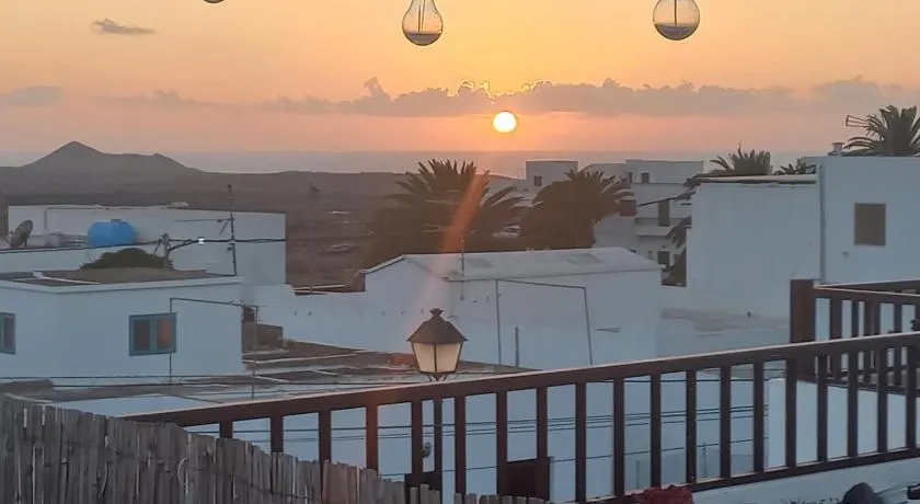 Sunset house - Image 1
